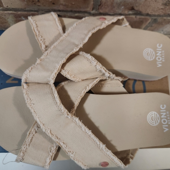 Vionic Women's Cream Sandals - Picture 2 of 5